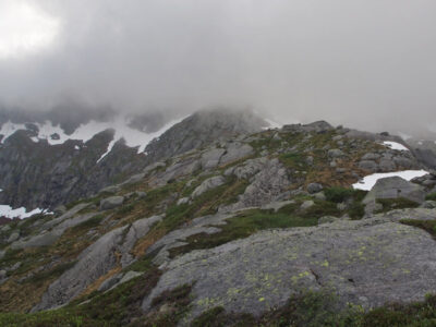 Rundfjellet in den Wolken