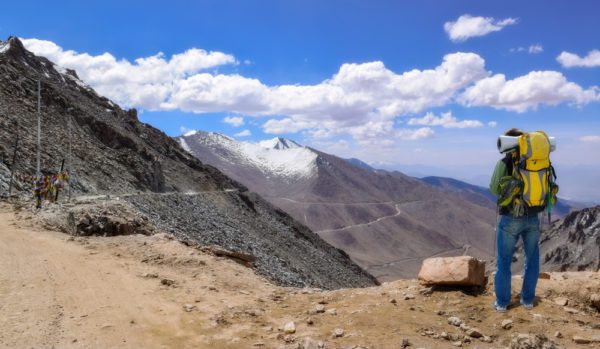 Backpacker in Indien (Ladakh) von Roop_Dey / Shutterstock