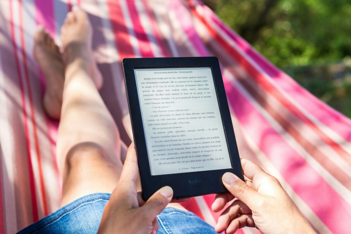 Entspannt im Urlaub von Perfecto Capucine auf Unsplash