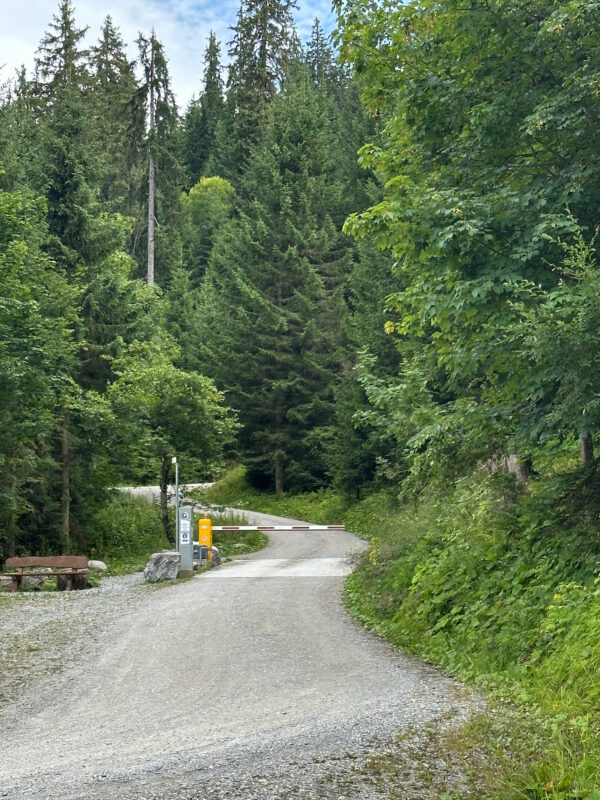 Mautschranke – Parkplatz Aualmweg