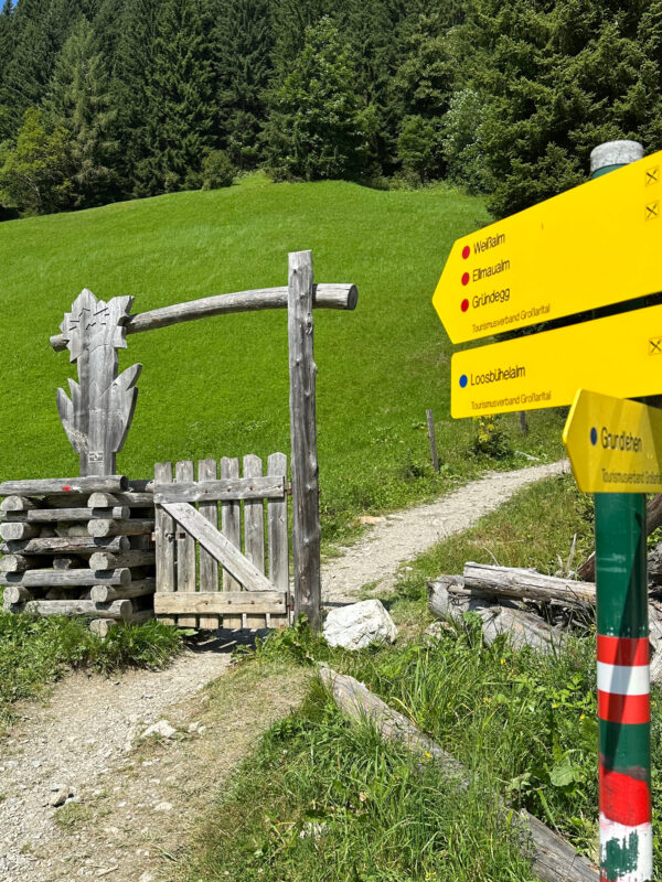 Hinweisschild, hier beginnt der Aufstieg