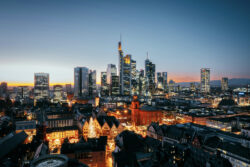 Wie findet man in einer Metropole wie Frankfurt die perfekte Balance zwischen Sightseeing und Entspannung?